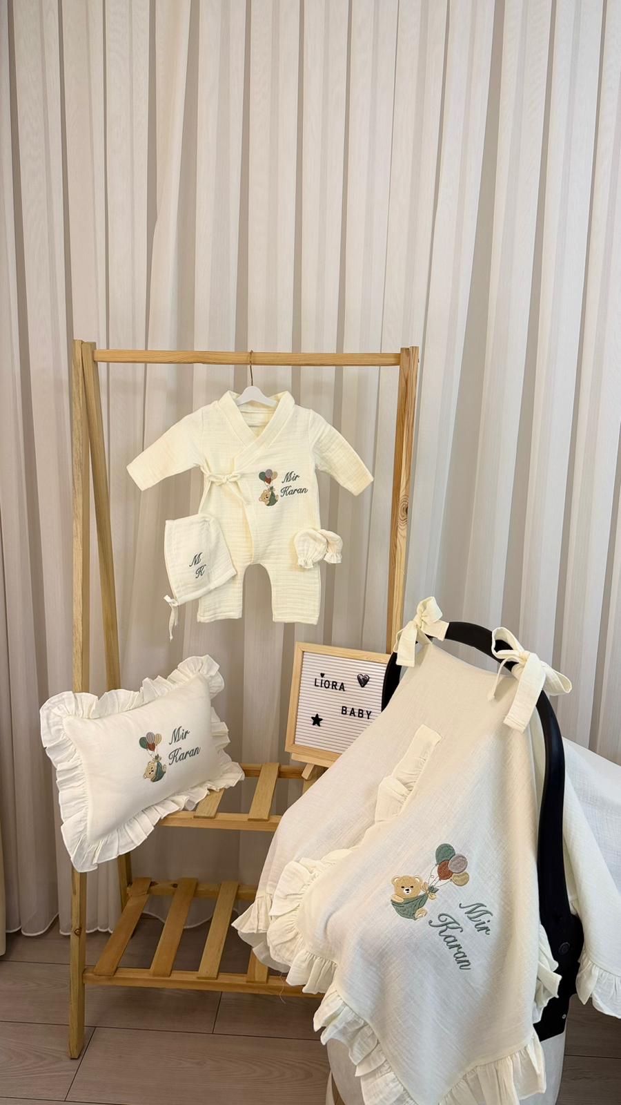 Liora Baby Deluxe Müslin Hastane Çıkış Seti — Puset Örtüsü ve Yastıklı Tam Set